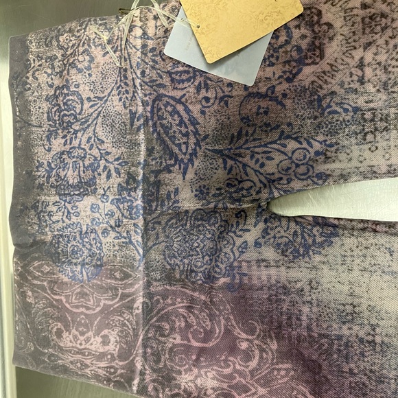 M. Rena low waisted floral leggings - Picture 4 of 5